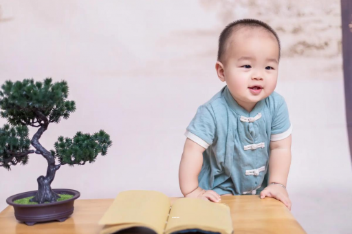 嘉鱼宝宝爱吐奶是什么原因